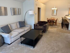 388 Park Woods Ln in Powell, OH - Foto de edificio - Building Photo