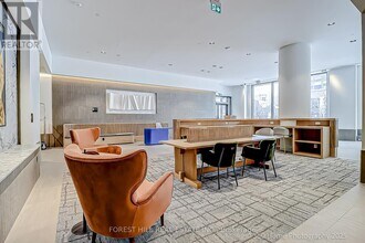 395 Square One Dr in Mississauga, ON - Building Photo - Building Photo