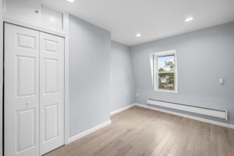 376 Forrest St in Jersey City, NJ - Building Photo - Building Photo