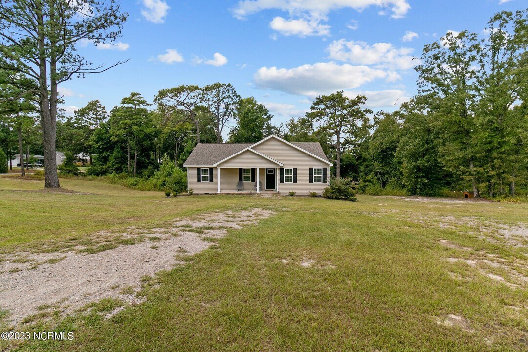 112 Savannah Ln in Vass, NC - Building Photo