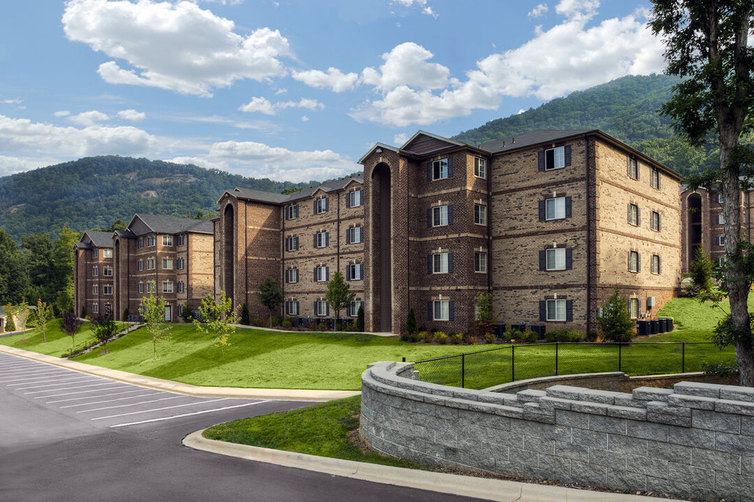 Berrington Village in Asheville, NC - Building Photo