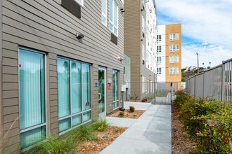 Naranja Apartments in San Diego, CA - Building Photo - Building Photo