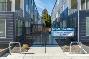 Vancouver Townhouses in Portland, OR - Building Photo