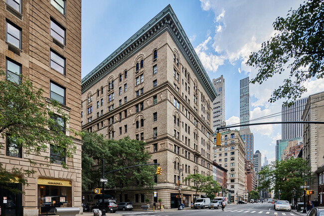 717 Madison Avenue in New York, NY - Foto de edificio - Primary Photo