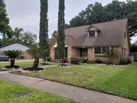 7511 Rockhill St in Houston, TX - Building Photo