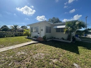 1100 NW 71st St in Miami, FL - Building Photo - Building Photo