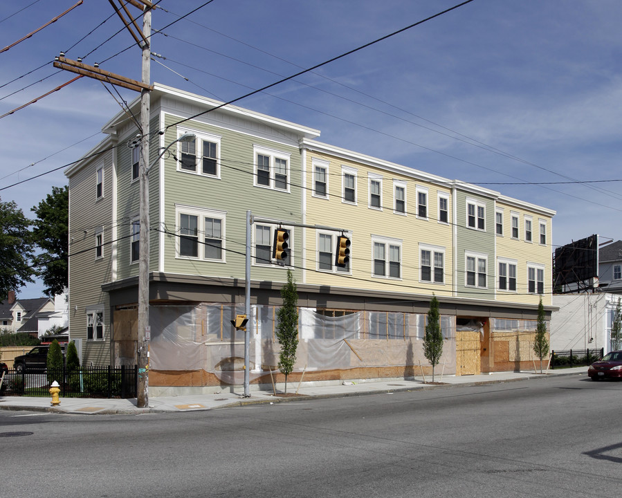 204 Broad St in Pawtucket, RI - Building Photo