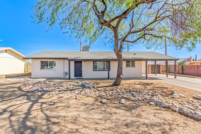 605 N Saguaro in Mesa, AZ - Foto de edificio - Building Photo