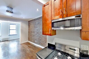 East 10th Street, Unit 2A in New York, NY - Building Photo