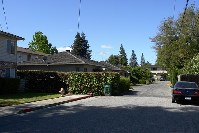 830 Fremont St in Menlo Park, CA - Building Photo - Building Photo