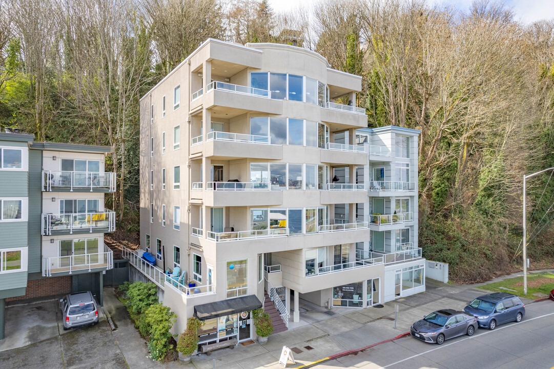 1619 Harbor Ave SW in Seattle, WA - Building Photo