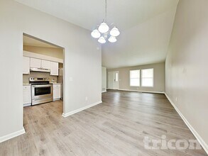 46 Periwinkle Ct in Irmo, SC - Foto de edificio - Building Photo