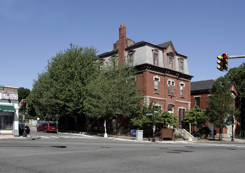 409 Dudley St in Boston, MA - Building Photo