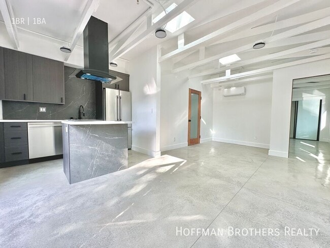 property at 1249 1/2 Beachwood Dr