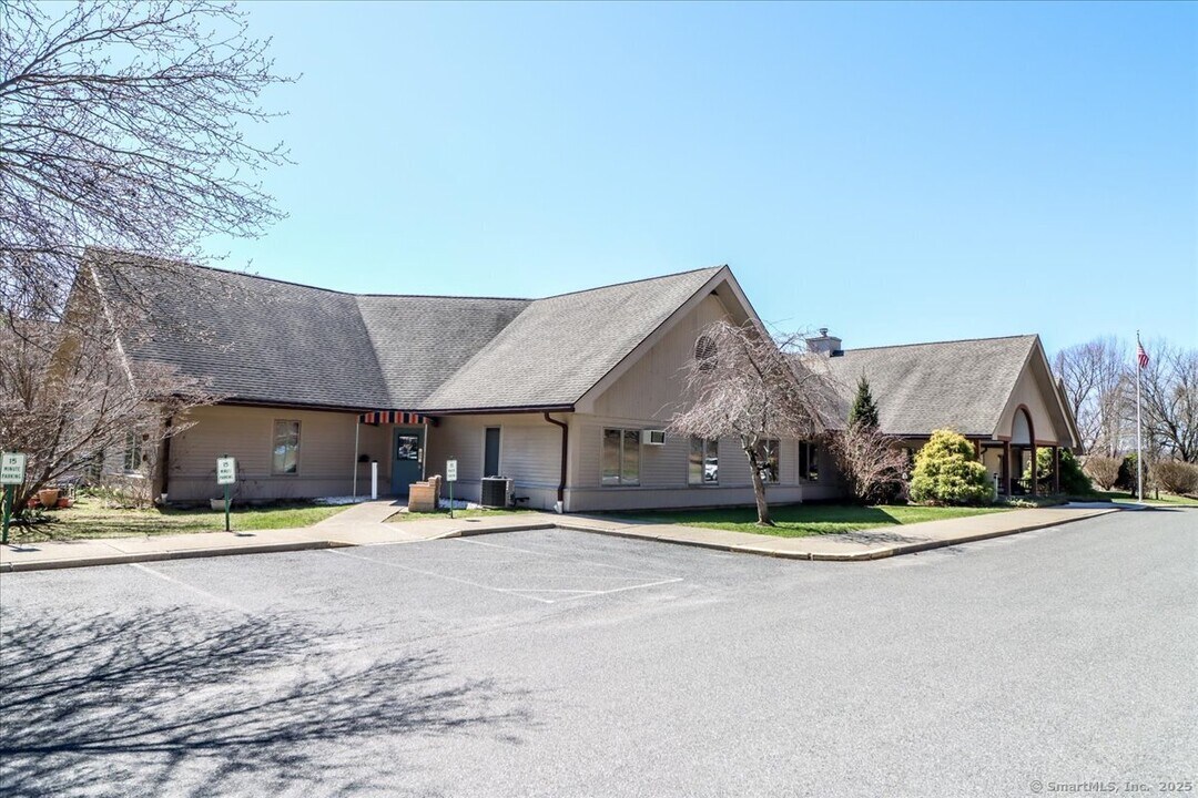 17 Chestnut Grove in New Milford, CT - Building Photo