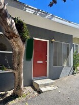 952 1/2 Hyperion Ave, Unit 952 and a half in Los Angeles, CA - Building Photo