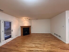 3349 N Clark St, Unit 1SW in Chicago, IL - Building Photo - Building Photo
