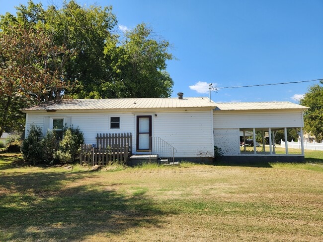 property at 15662 County Rd 3540
