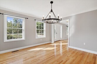 19 Benjamin Ln in Reading, MA - Building Photo - Building Photo