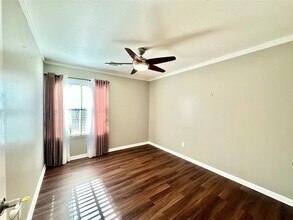 8135 Azure Brook Dr in Houston, TX - Building Photo - Building Photo