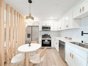 1258 W 37th Dr in Los Angeles, CA - Building Photo - Building Photo