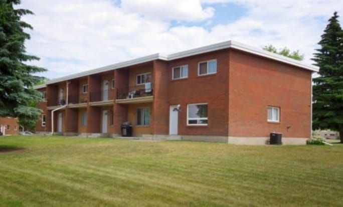 Parkland Townhomes in Medicine Hat, AB - Building Photo