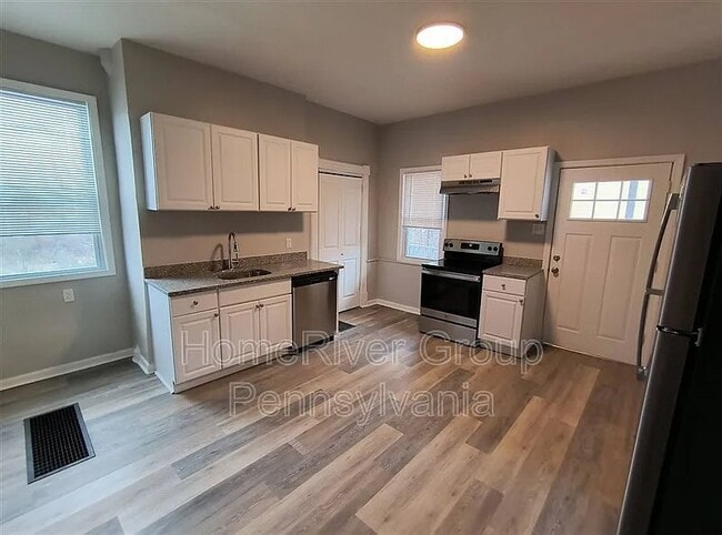 935 Manton Wy in Pittsburgh, PA - Foto de edificio - Building Photo