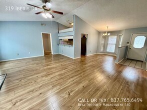 319 Iberis Dr in Arlington, TX - Building Photo - Building Photo