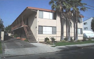 5255 Harmony Dr in North Hollywood, CA - Building Photo