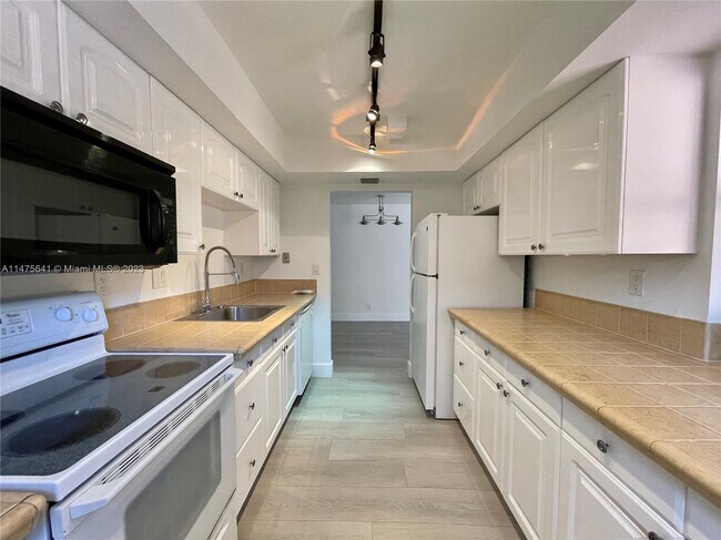 2230 Spanish Trail-Unit -1 in Delray Beach, FL - Building Photo - Building Photo