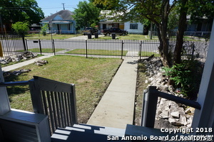 1905 Buena Vista St in San Antonio, TX - Building Photo - Building Photo