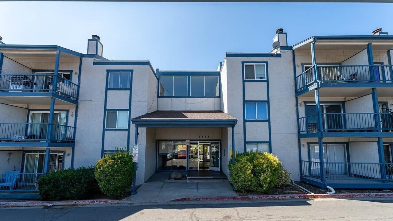 2555 Clear Acre Ln in Reno, NV - Building Photo