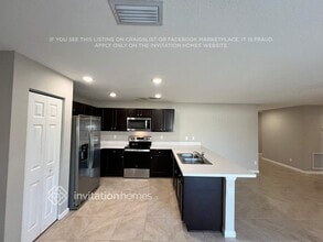 1013 SW Majorca Ave in Port St. Lucie, FL - Foto de edificio - Building Photo