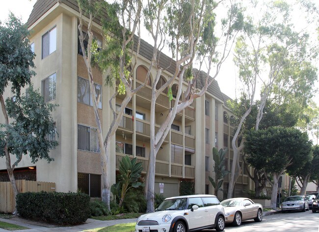 Pallas Athena Apartments in Long Beach, CA - Foto de edificio - Building Photo