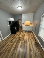 205 S Maple St in Paola, KS - Building Photo
