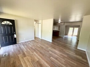 3845 Delmont Dr in Indianapolis, IN - Building Photo - Building Photo