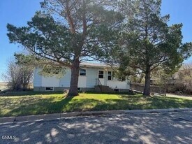 1123 2nd Ave E in New England, ND - Building Photo