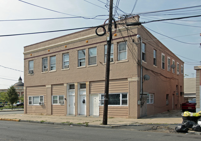 409 New Brunswick Ave in Perth Amboy, NJ - Building Photo - Building Photo