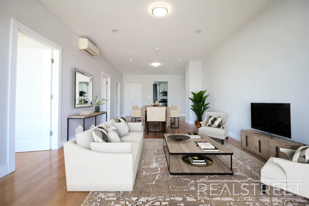 LUXURY 3 BR 2 Bath in Queens! in Queens, NY - Building Photo