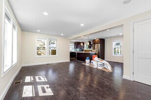 70 Stanley Ave, Unit 70T in Medford, MA - Building Photo