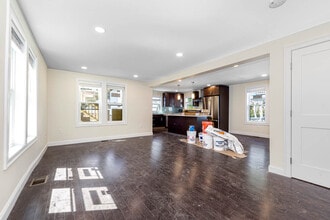 70 Stanley Ave, Unit 70T in Medford, MA - Foto de edificio - Building Photo