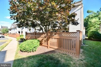 6908 Sandra Marie Cir in Alexandria, VA - Building Photo - Building Photo