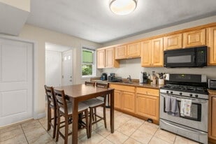 93 Kilsyth Rd, Unit #1 in Boston, MA - Building Photo