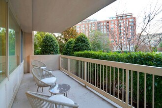1600 S Eads St in Arlington, VA - Foto de edificio - Building Photo