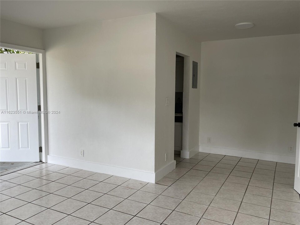 6021 Polk St in Hollywood, FL - Building Photo