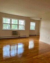 220 MEADOW Ln in Secaucus, NJ - Building Photo - Building Photo