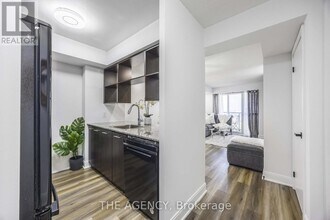 125-3125 Village Green Square in Toronto, ON - Building Photo - Building Photo