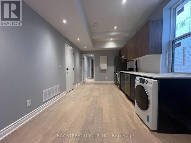 2386 Lake Shore Blvd W in Toronto, ON - Building Photo - Building Photo