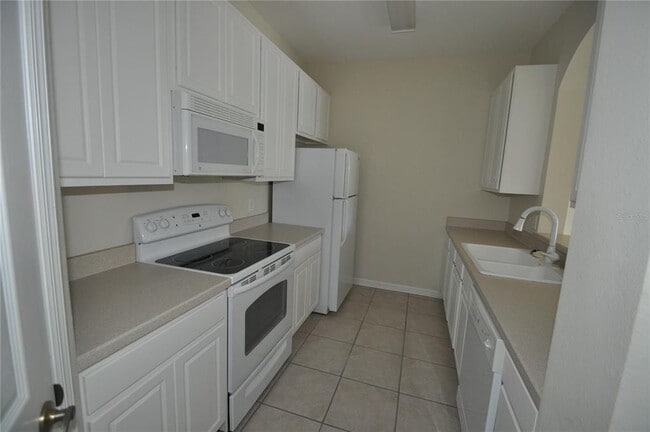588 Brantley Terrace in Altamonte Springs, FL - Foto de edificio - Building Photo