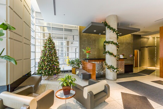 700 N Larrabee St, Unit 1704 in Chicago, IL - Building Photo - Building Photo